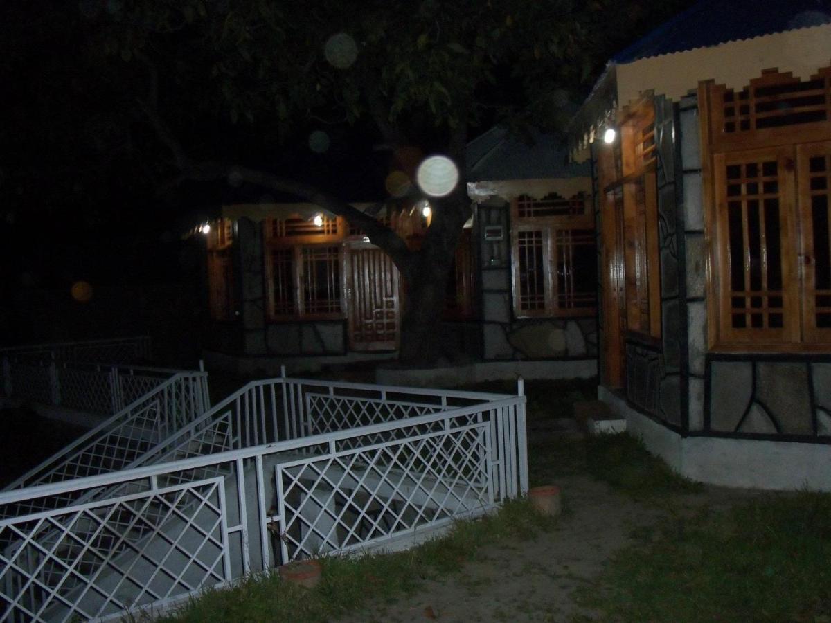 Manila Huts Hotel Naran Luaran gambar