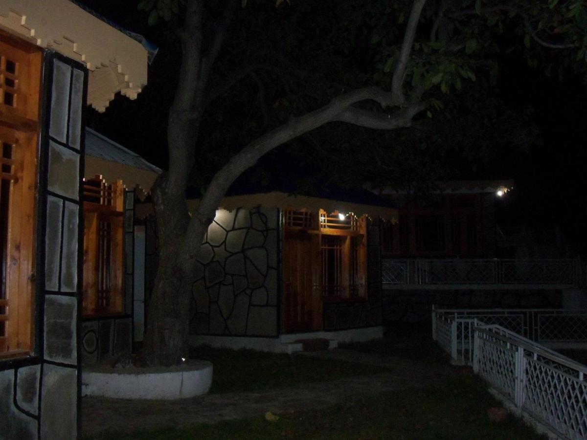 Manila Huts Hotel Naran Luaran gambar