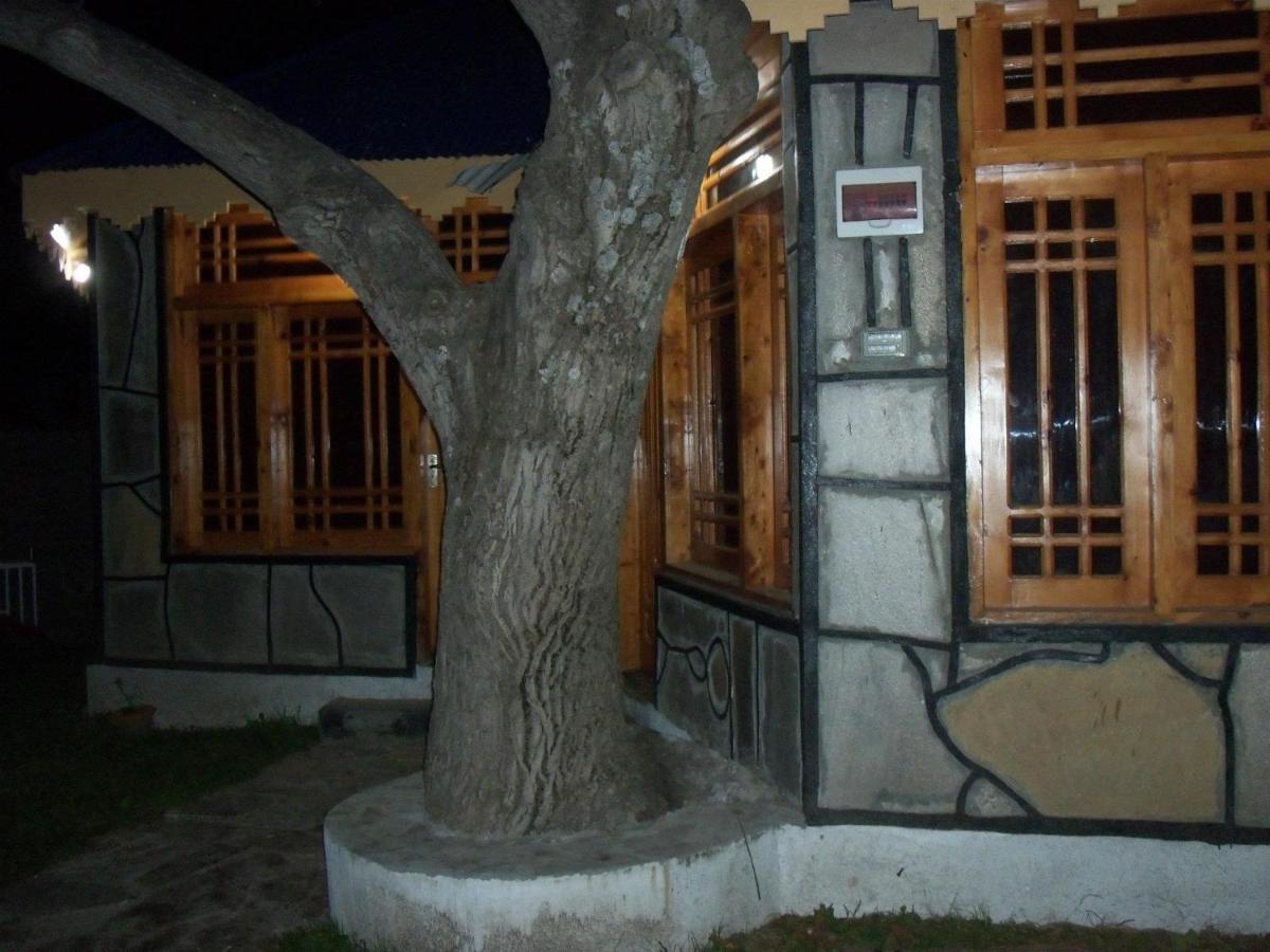 Manila Huts Hotel Naran Luaran gambar